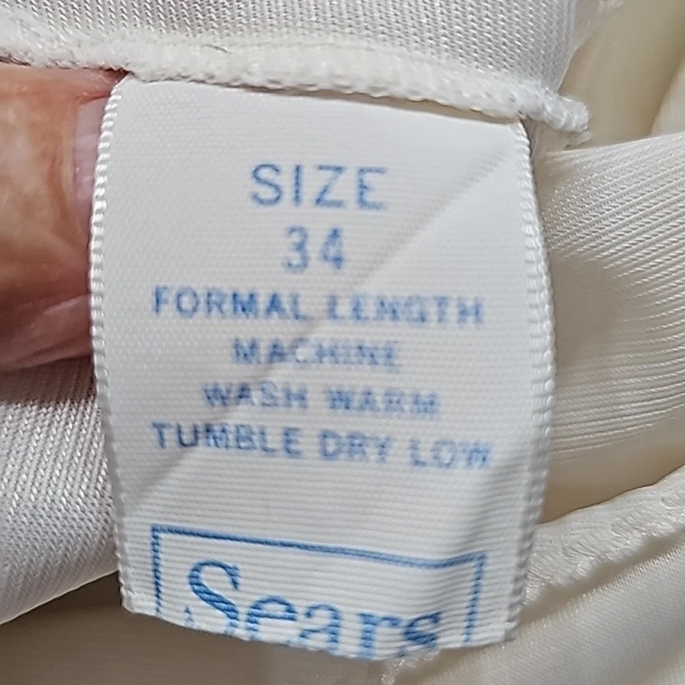 Vintage sears slip. Size 34 formal length.‎ Adjustable straps. Off white.